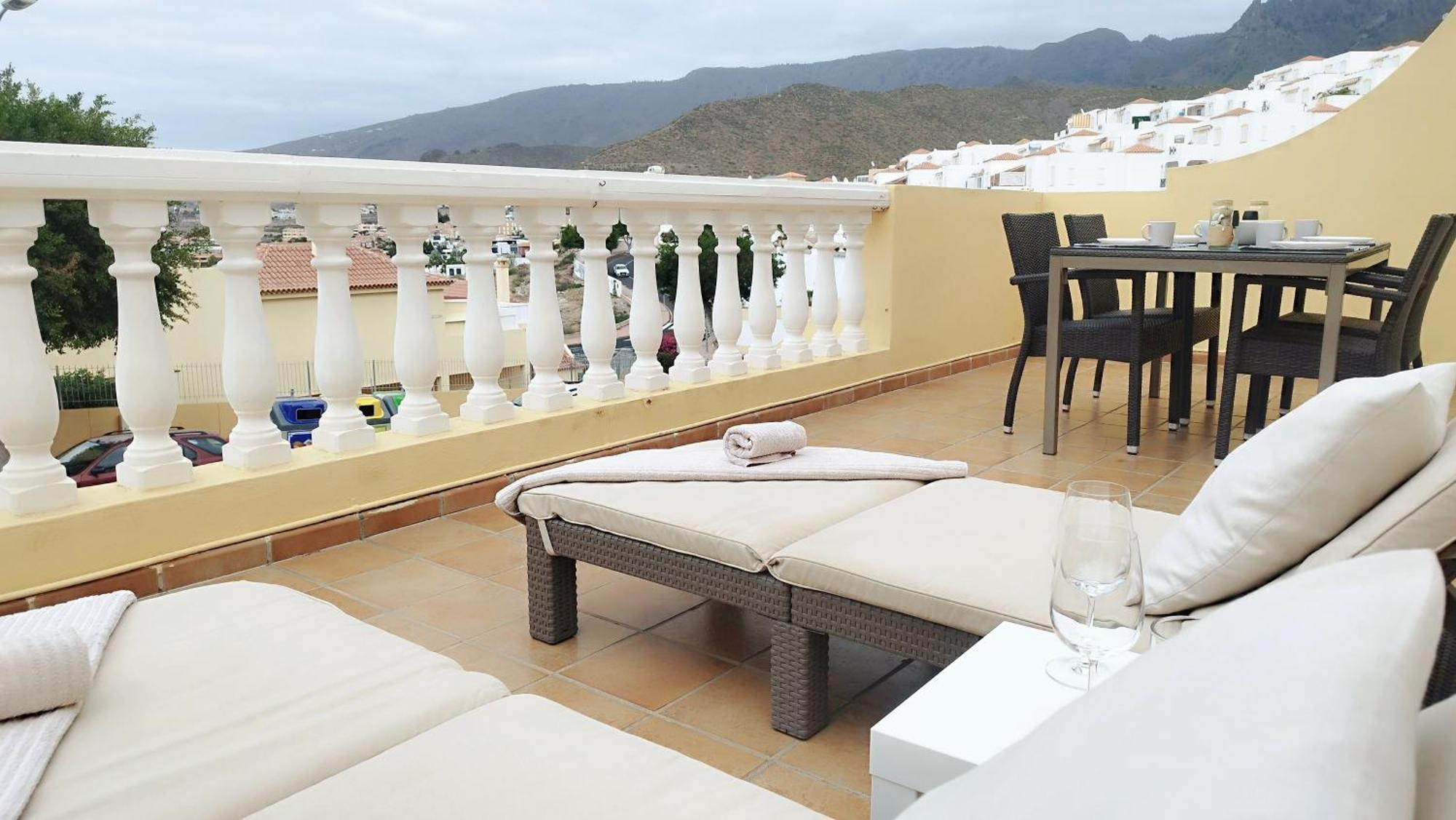 Charming & Sunny Apartment With Ocean View 아데제 외부 사진