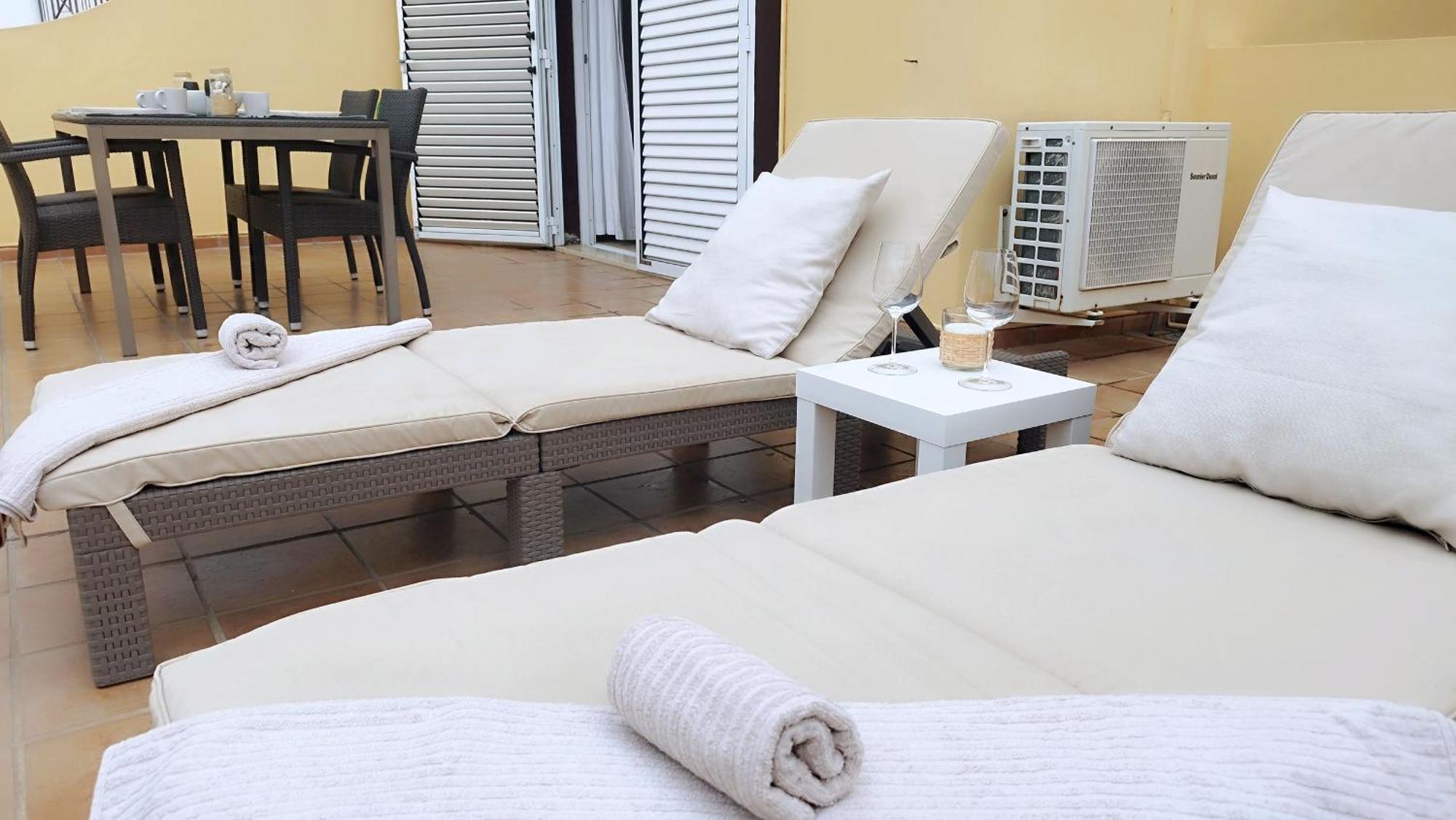 Charming & Sunny Apartment With Ocean View 아데제 외부 사진