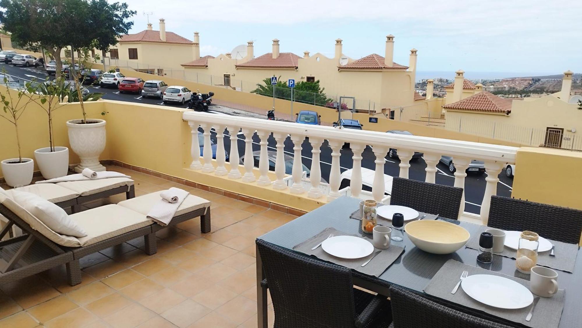 Charming & Sunny Apartment With Ocean View 아데제 외부 사진